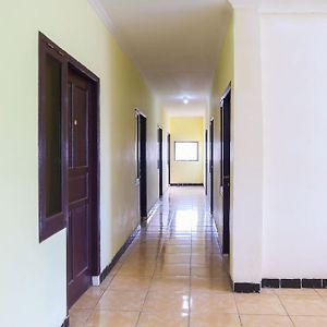 Oyo Life 2590 Kost Assirot